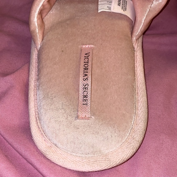 Victoria’s Secret fluffy slippers - Picture 5 of 9